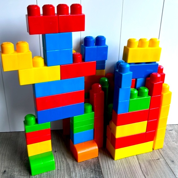120+ MEGA BLOKS building brick toys 120+ pieces - Picture 1 of 8